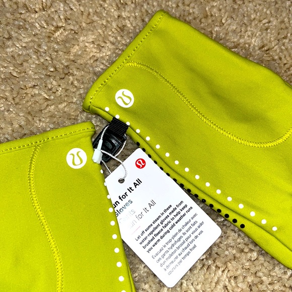 Lululemon Run For It All Tech Gloves in Yellow Serpentine 💛 - Picture 10 of 11